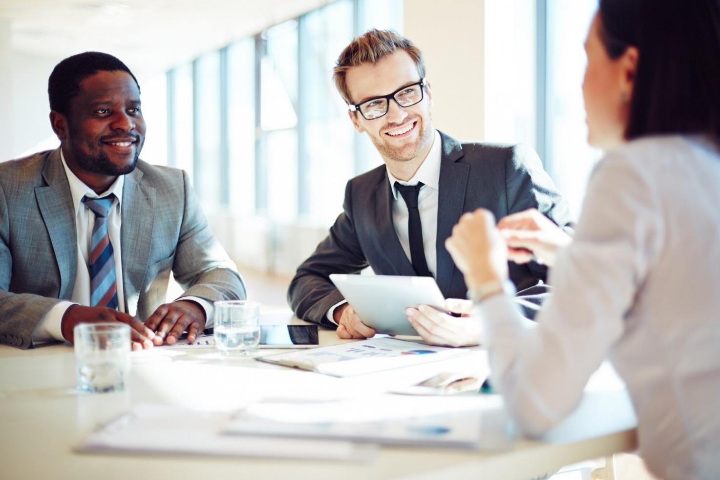 Análisis financiero con gráficos y datos empresariales
